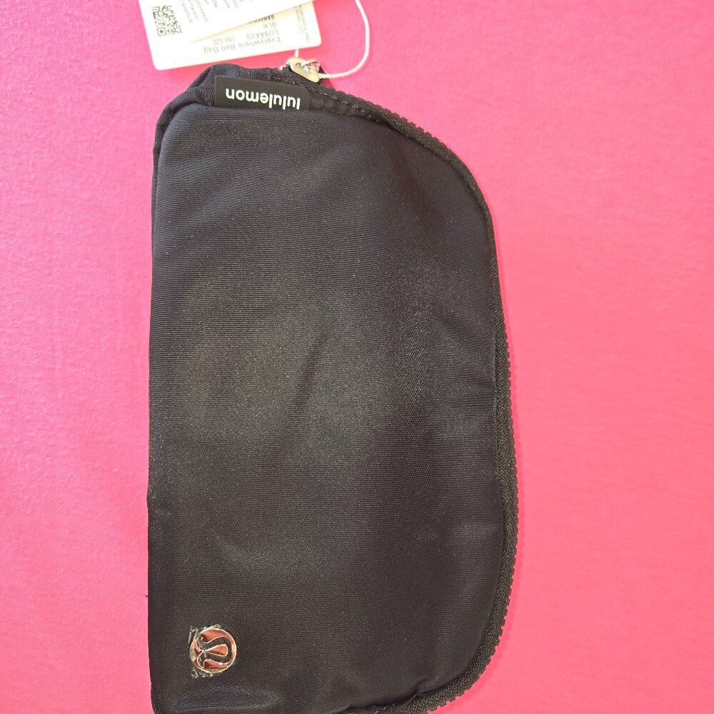 Brand New LULULEMON Black Everywhere Crossbody / Belt Bag with tags